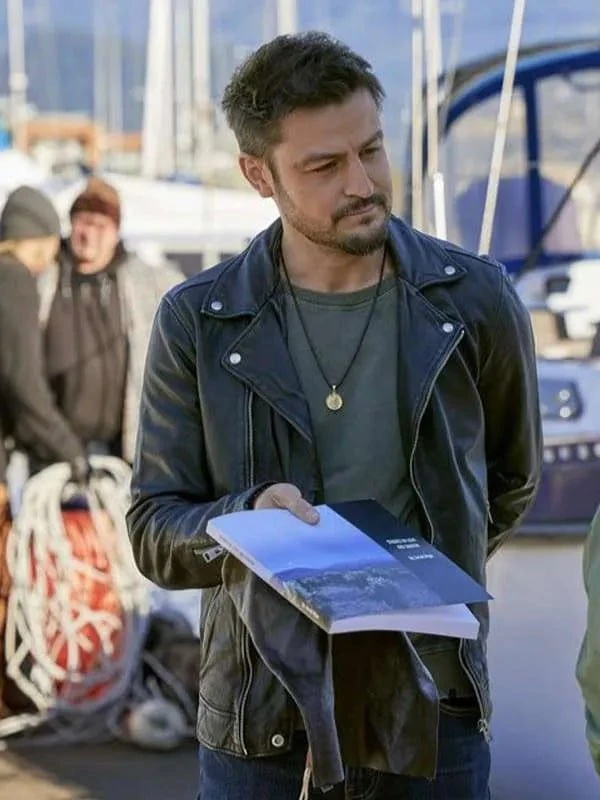 Picture Of Her 2023 Tyler Hynes Black Jacket - Image 3