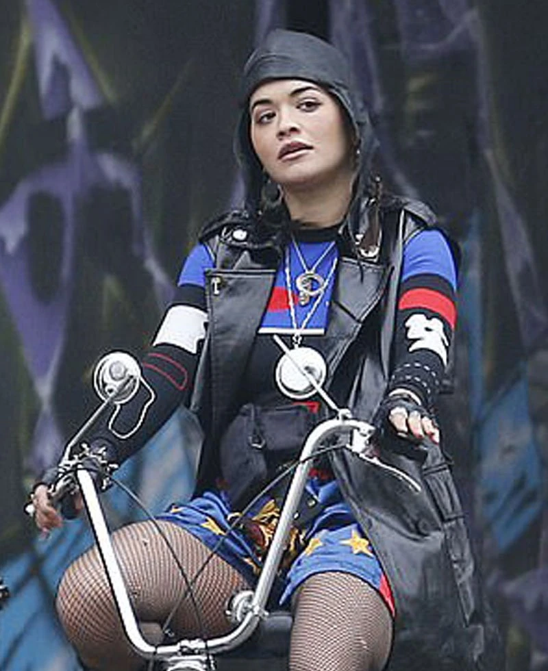 Twist Rita Ora Black Sleeveless Coat - Image 4